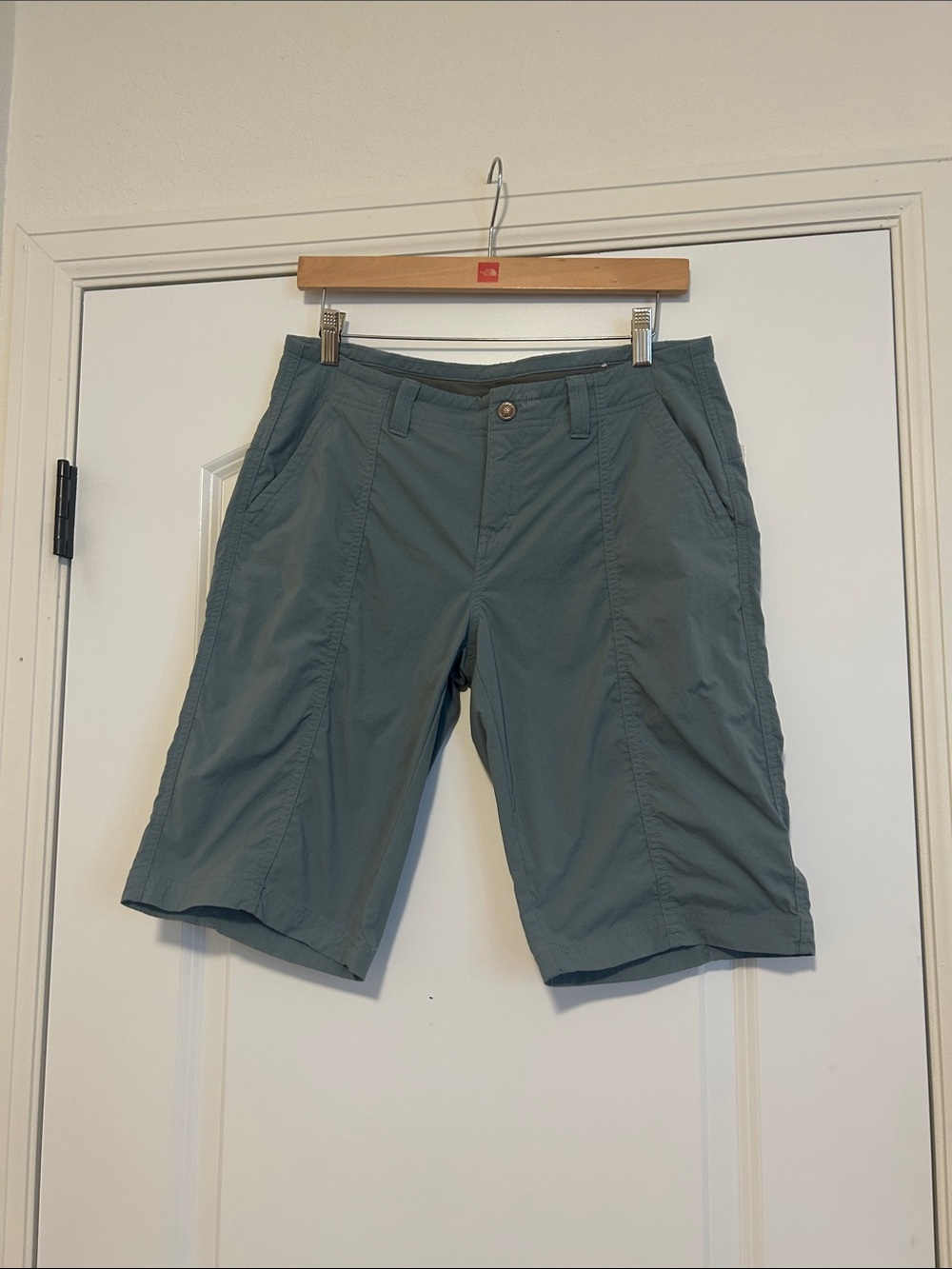 Royal Robbins Women’s Green Bermuda Style Shorts Size 8